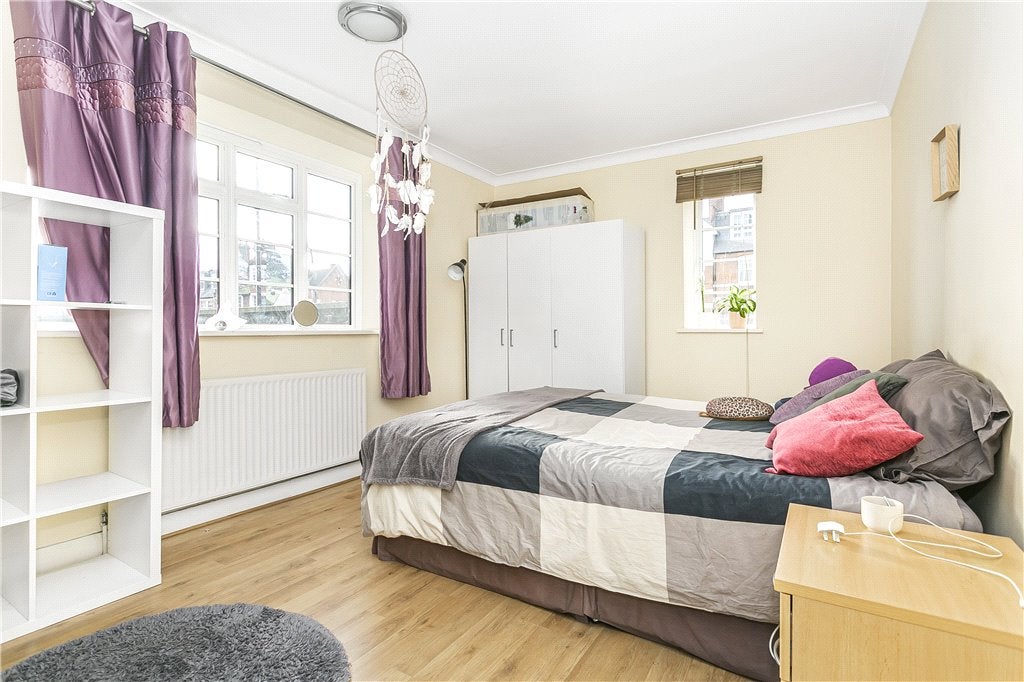 Flat Streatham High Road in Greater London
