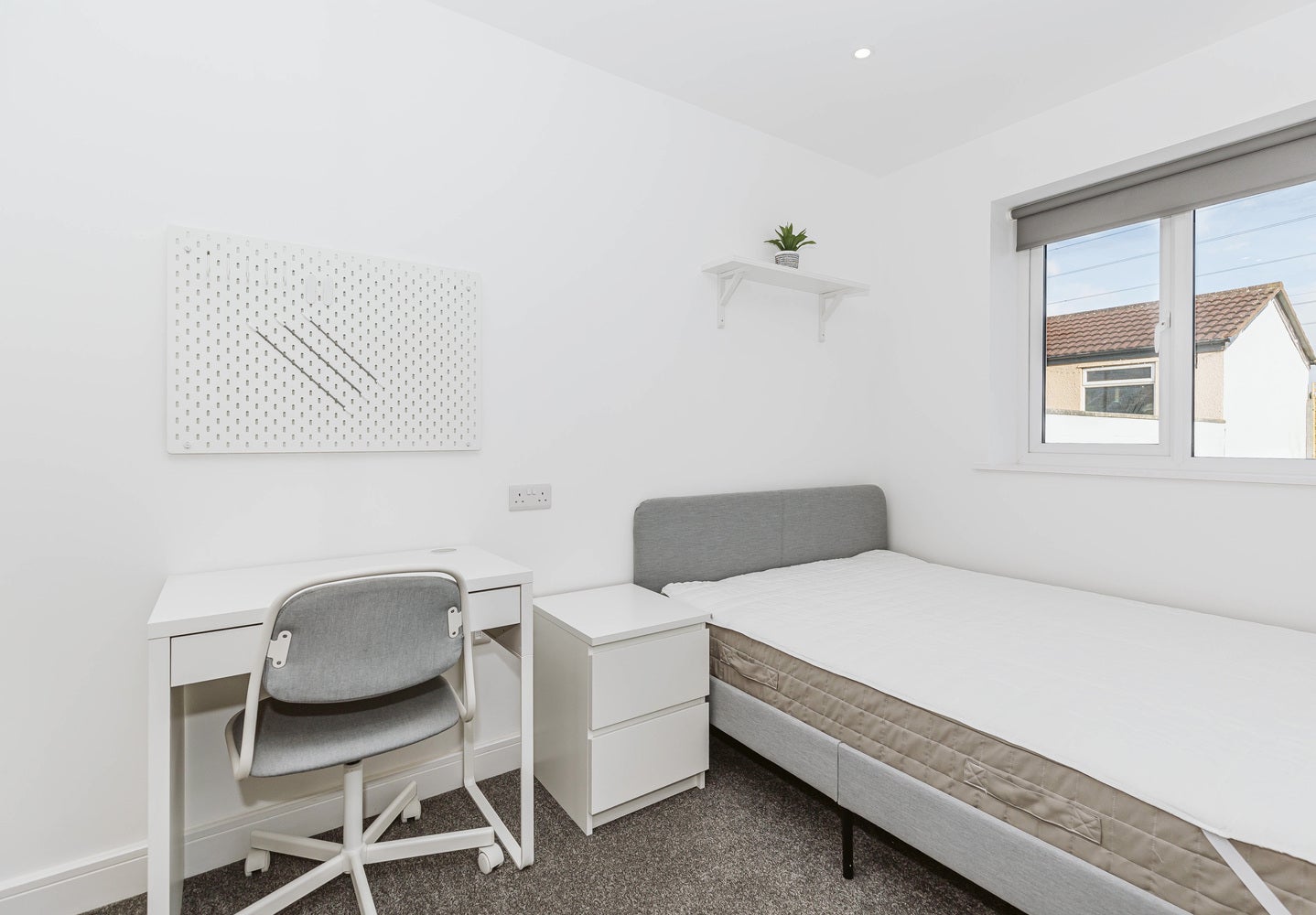 Room Eighth Avenue in Bristol