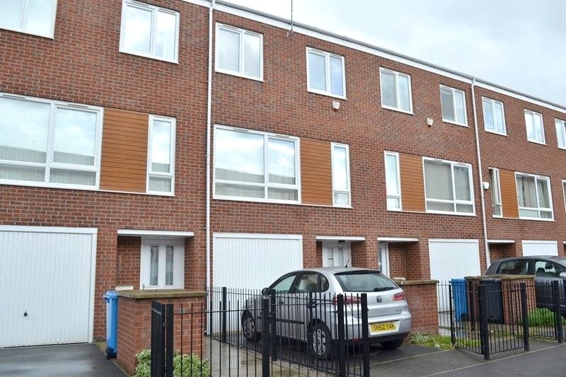 House Denewell Avenue in Manchester