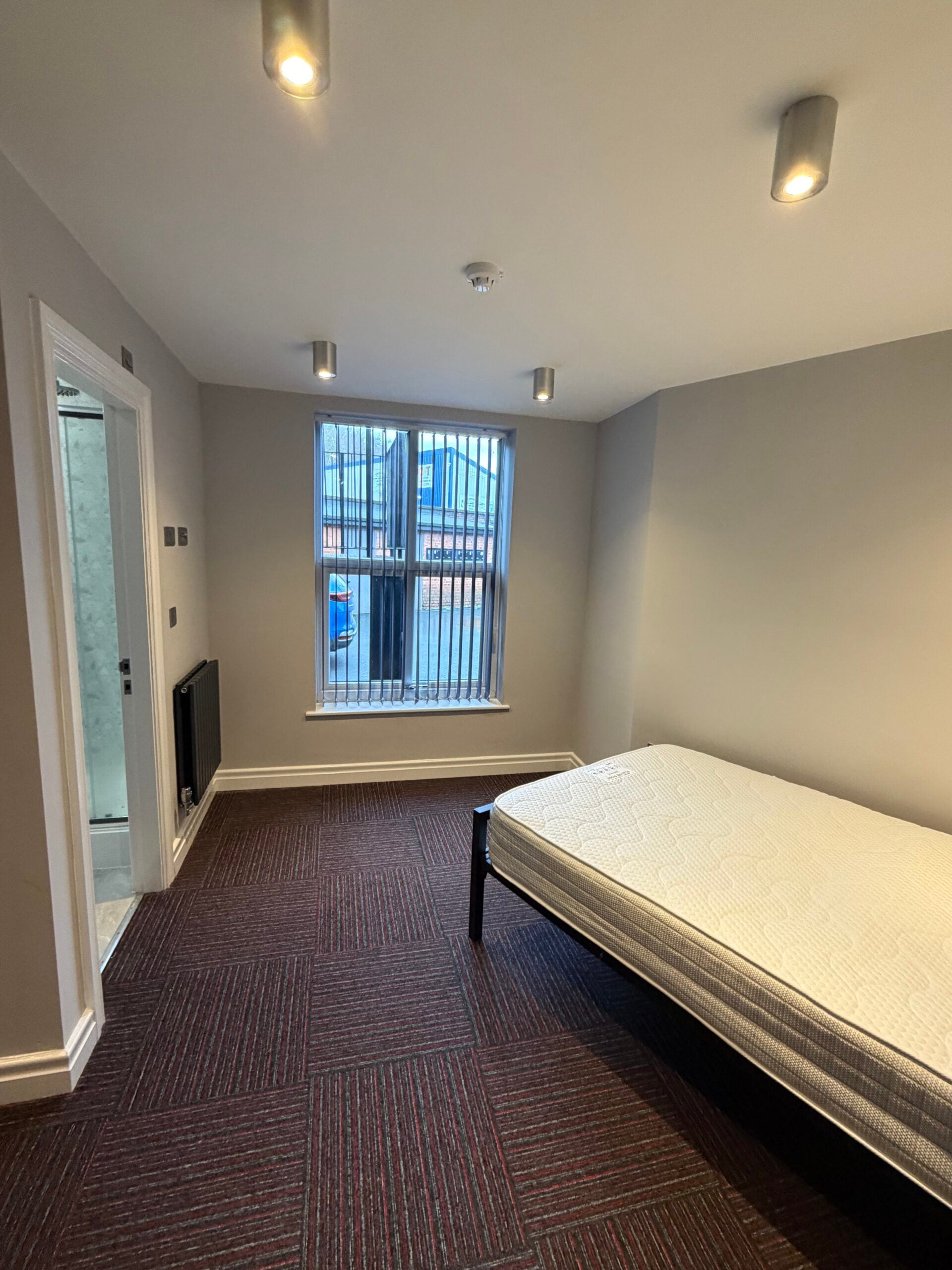 Room Victoria Road in Calderdale