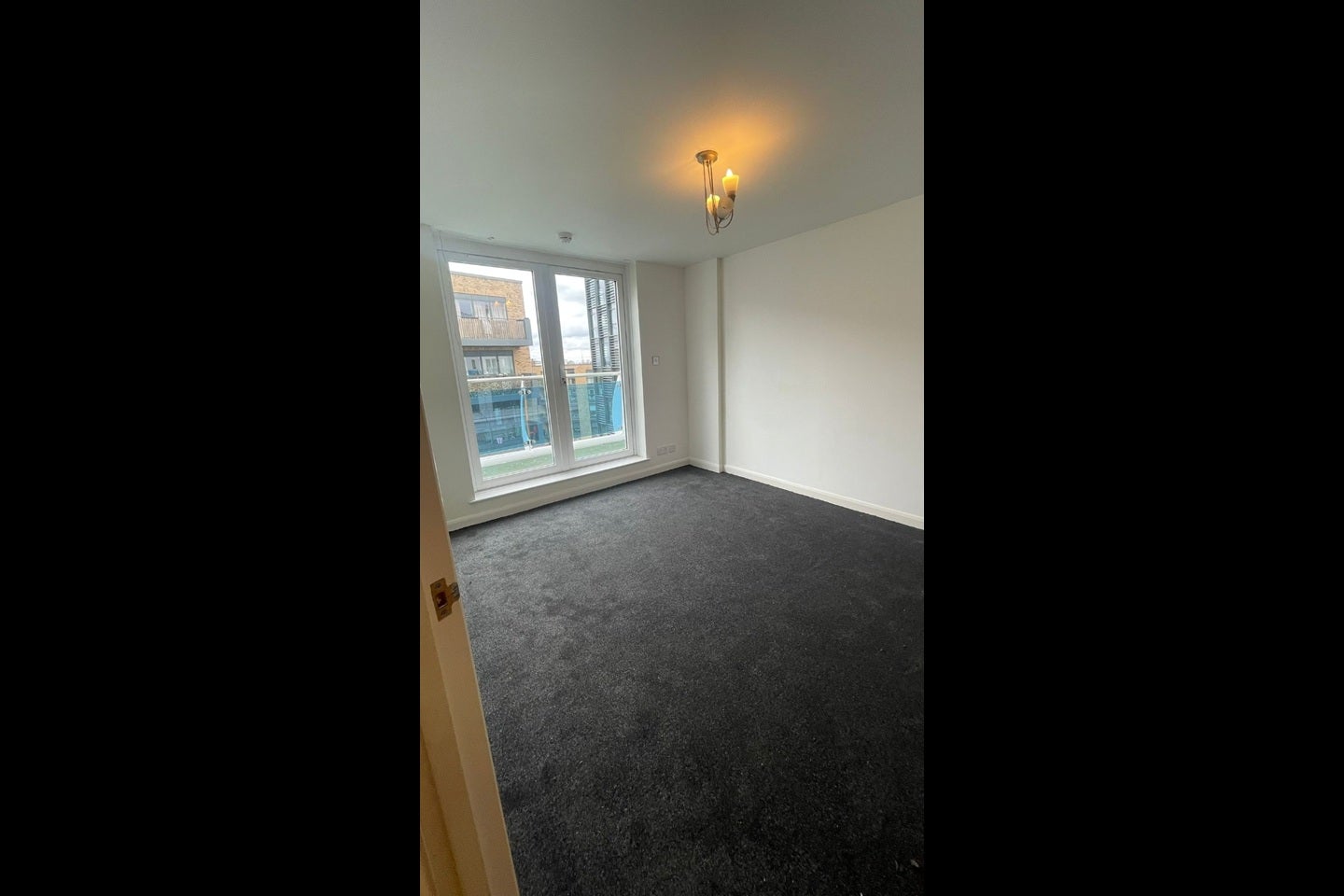Flat Lyon Road in Greater London
