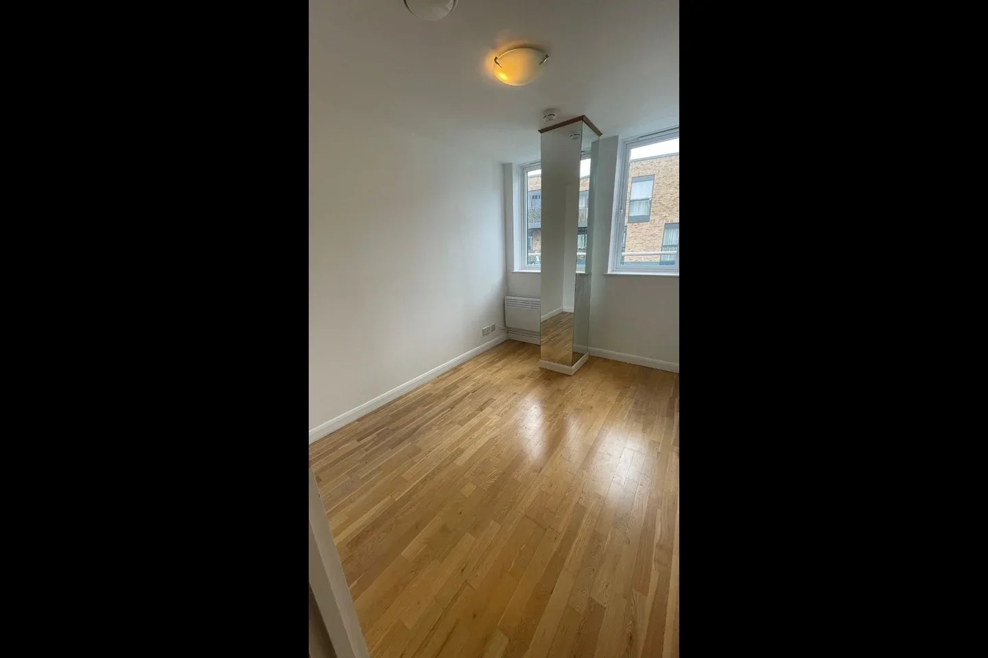 Flat Lyon Road in Greater London