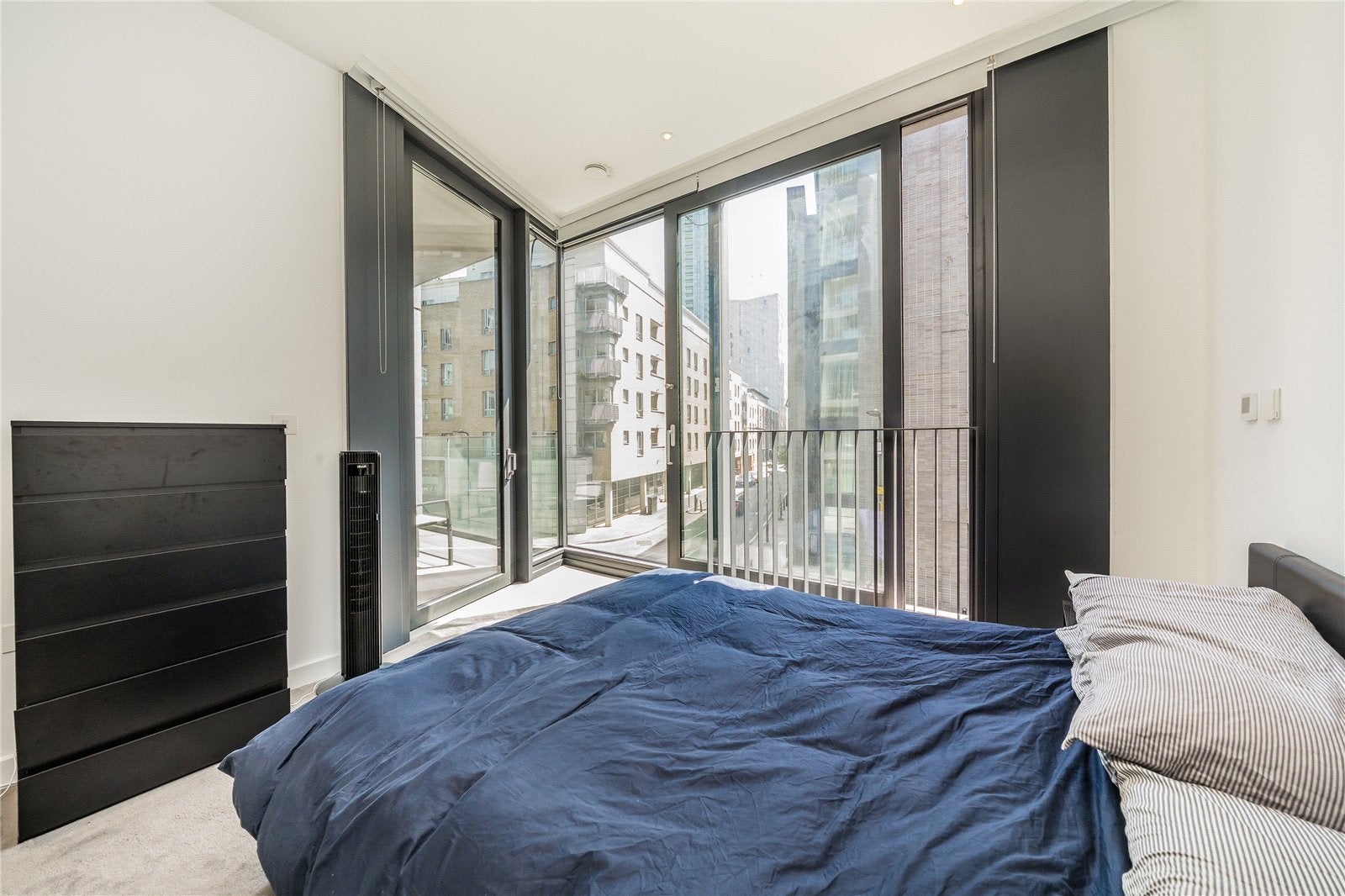Flat Nile Street in Greater London