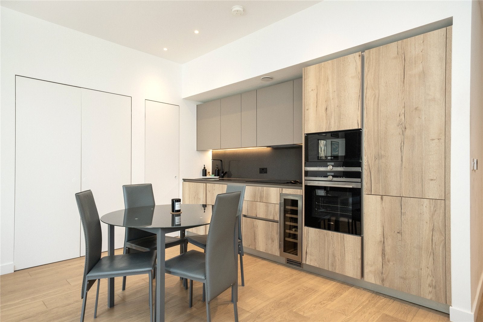 Flat Nile Street in Greater London