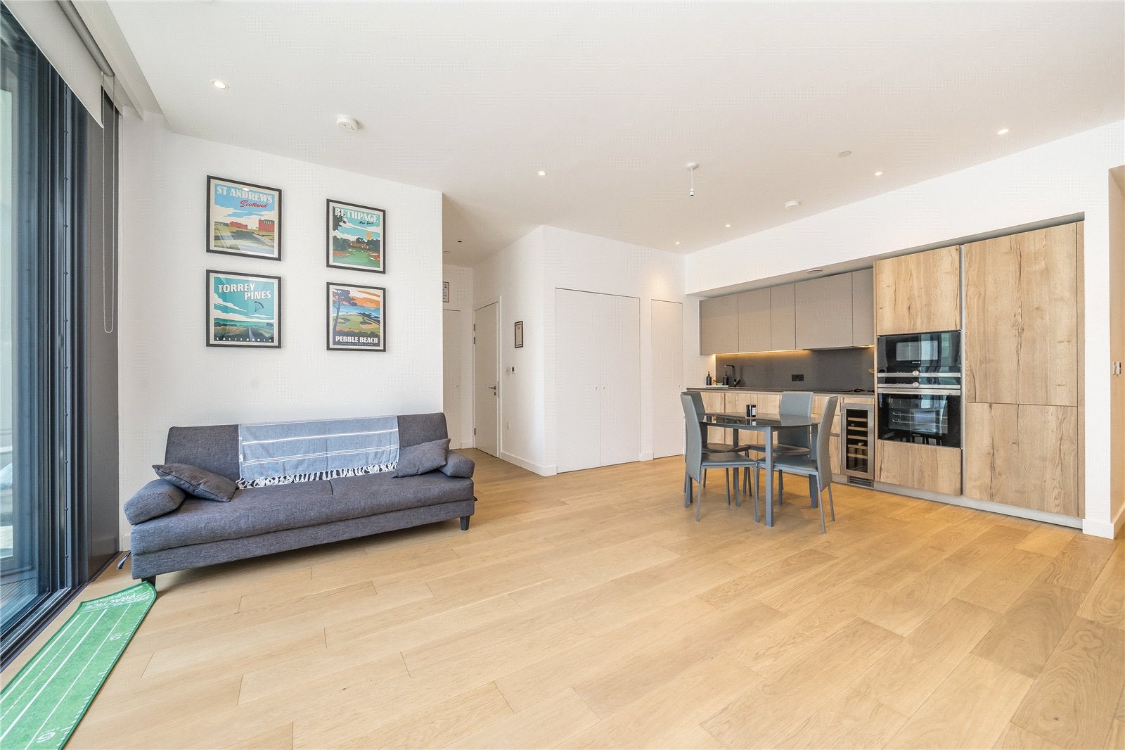 Flat Nile Street in Greater London