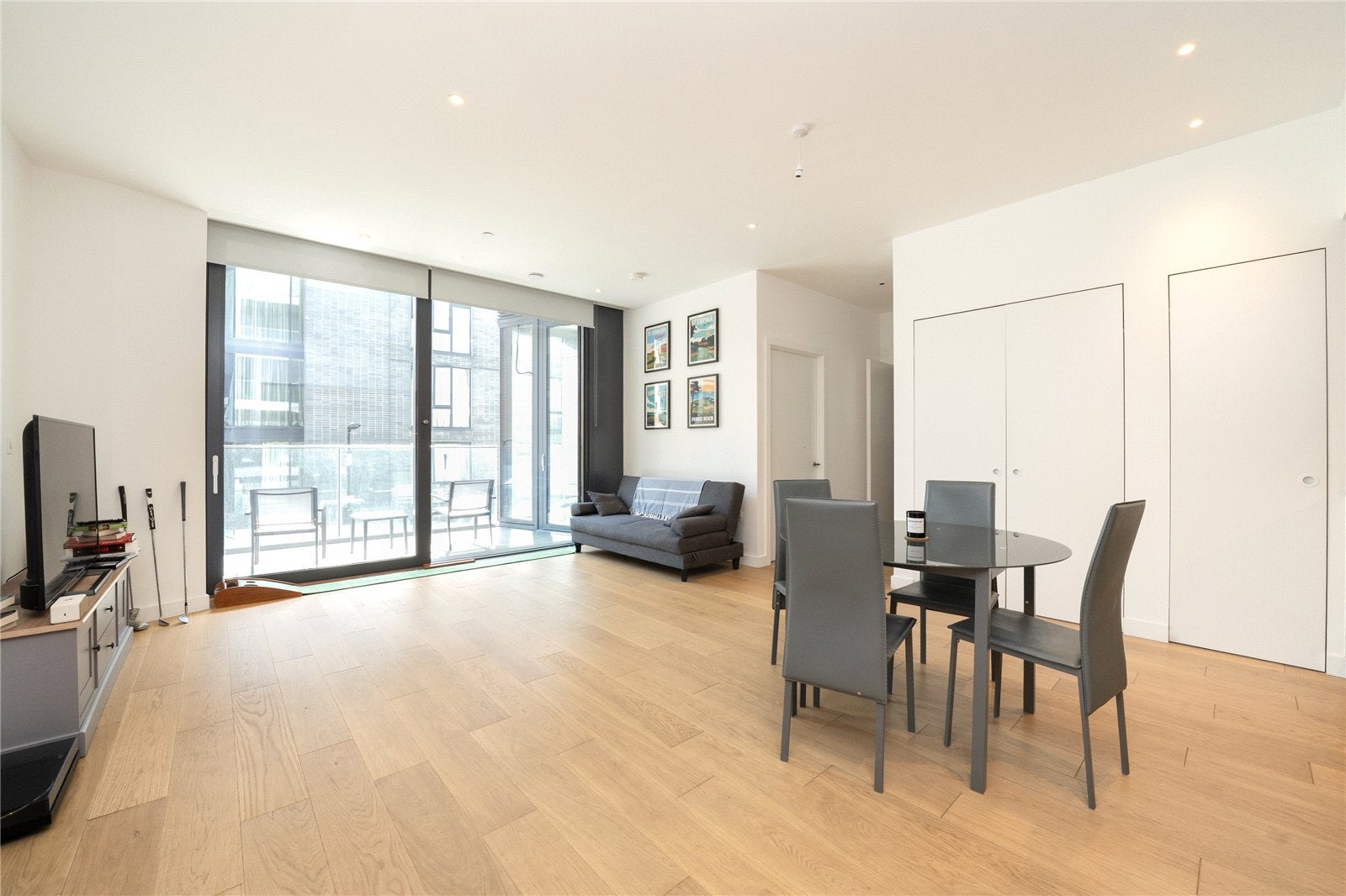 Flat Nile Street in Greater London