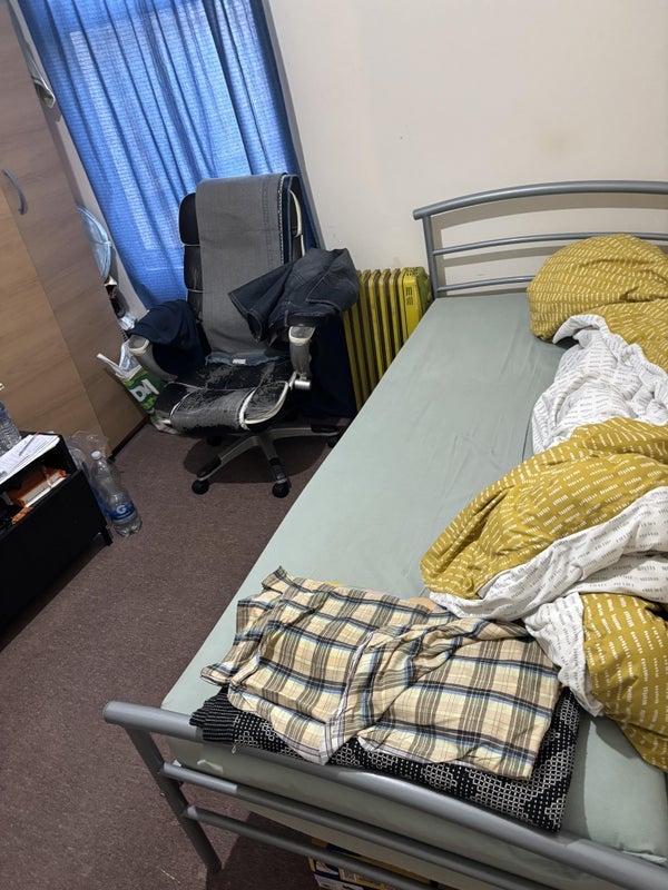 Room West Road in Greater London