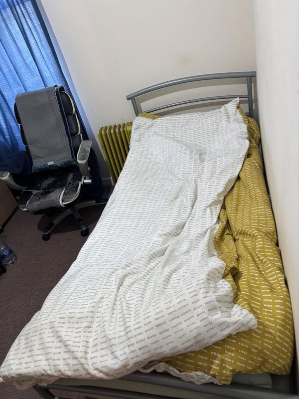 Room West Road in Greater London
