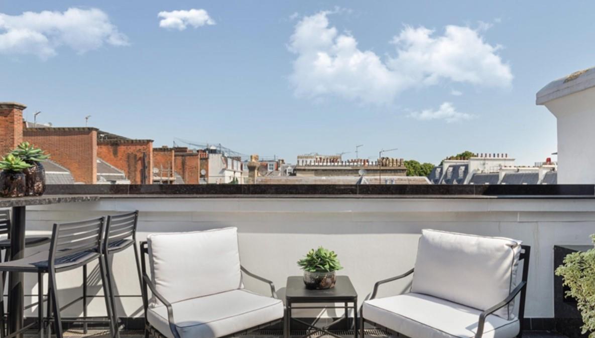 Flat Prince of Wales Terrace in Greater London