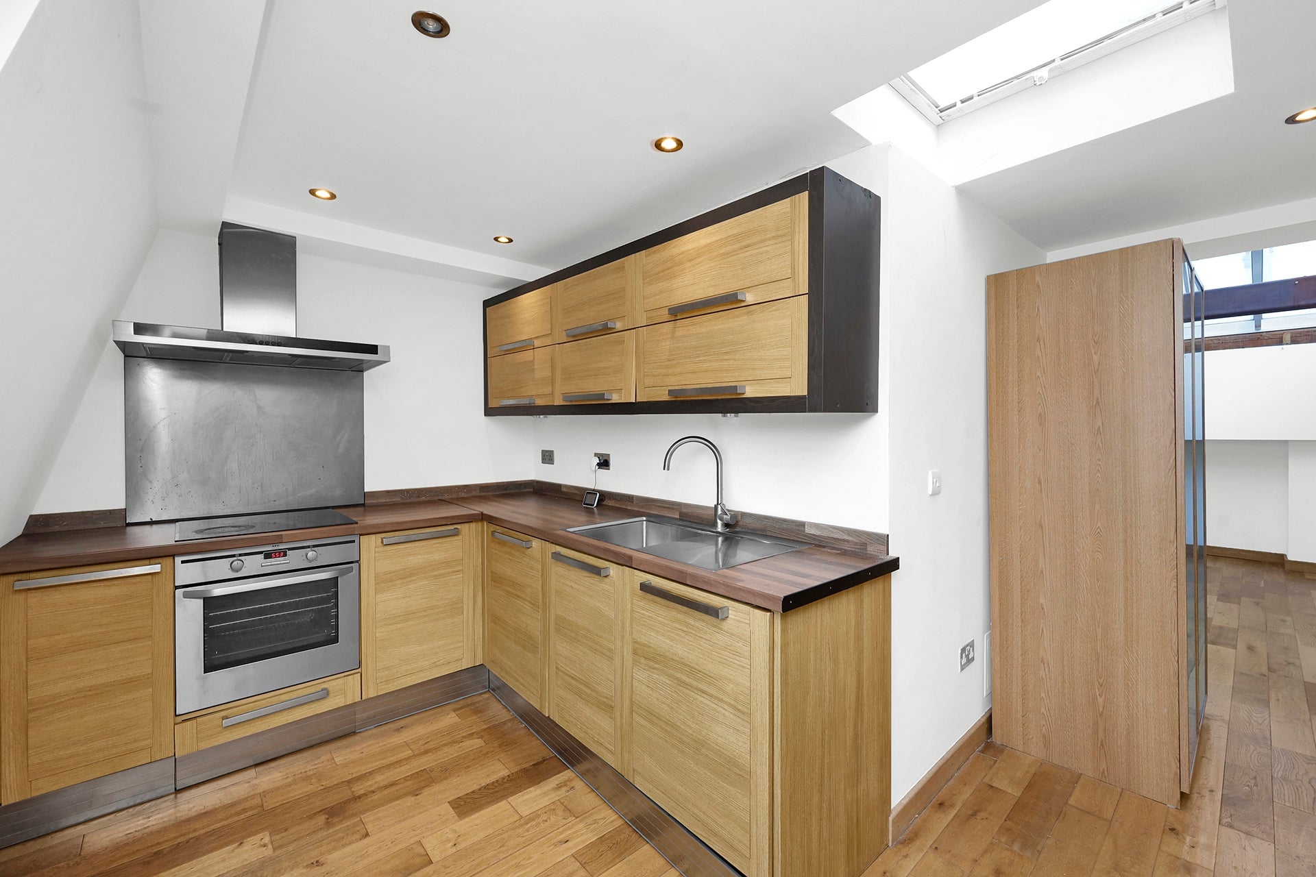 Flat Essex Road in Greater London