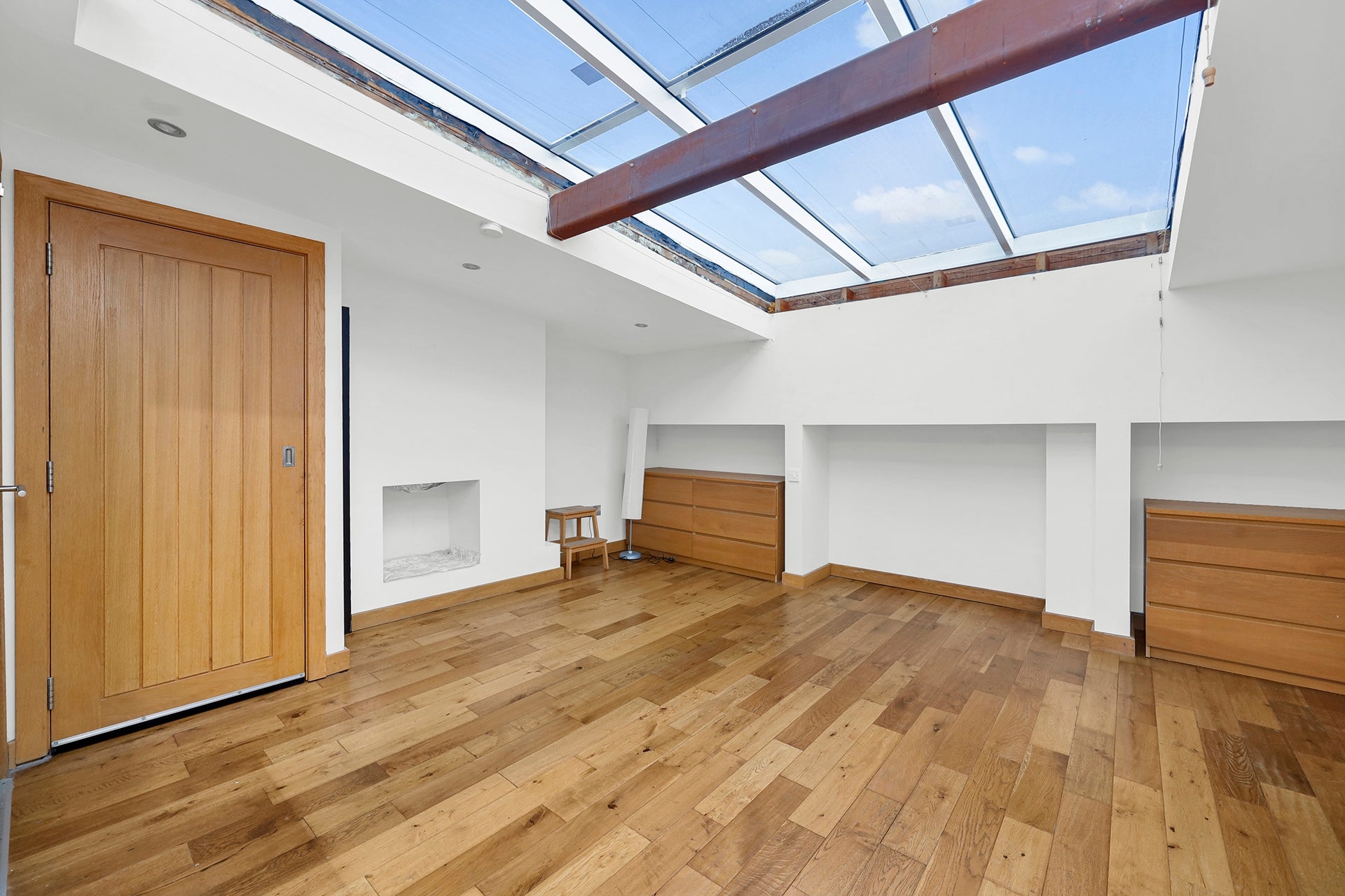 Flat Essex Road in Greater London