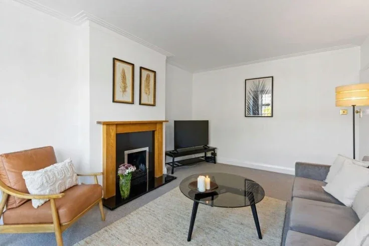 Flat Retreat Road in Greater London