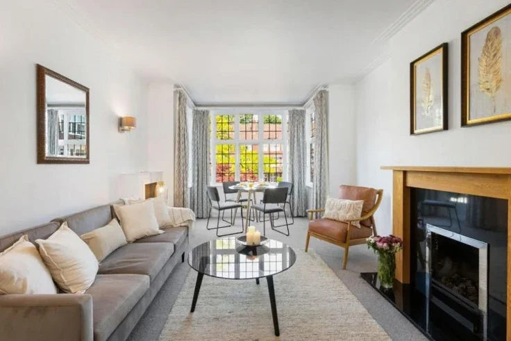 Flat Retreat Road in Greater London