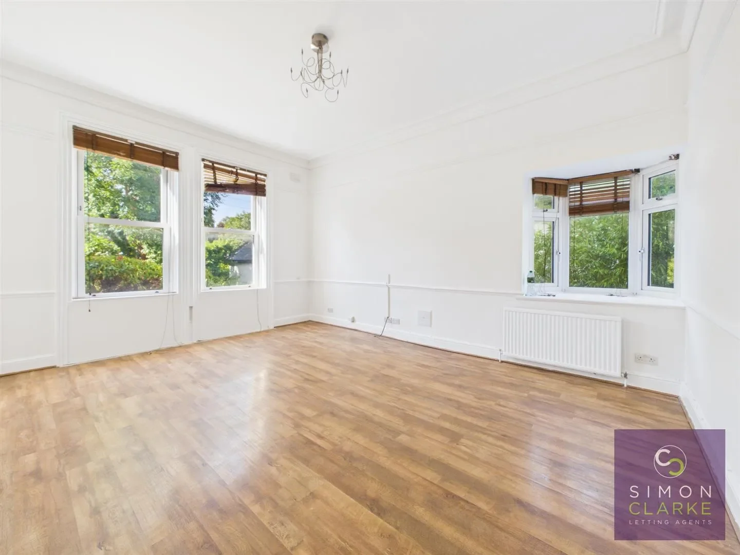 Flat Oakleigh Park South in Greater London