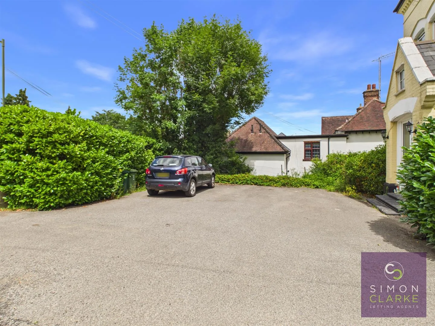 Flat Oakleigh Park South in Greater London
