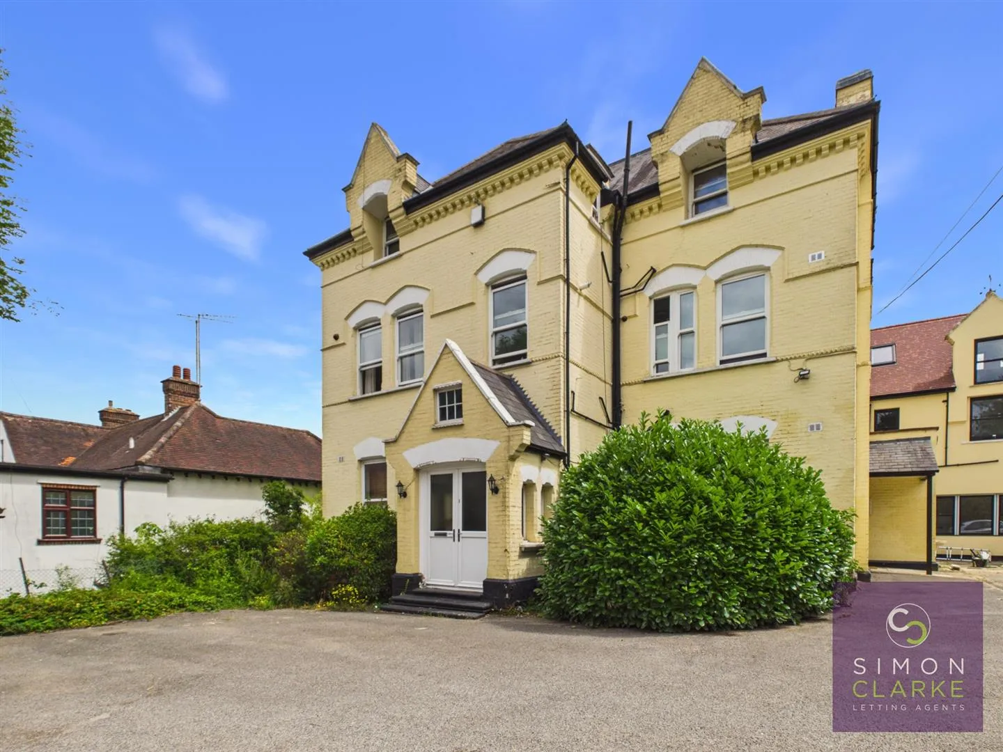 Flat Oakleigh Park South in Greater London