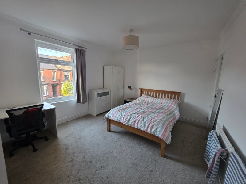 Room Bingham Road in Sheffield