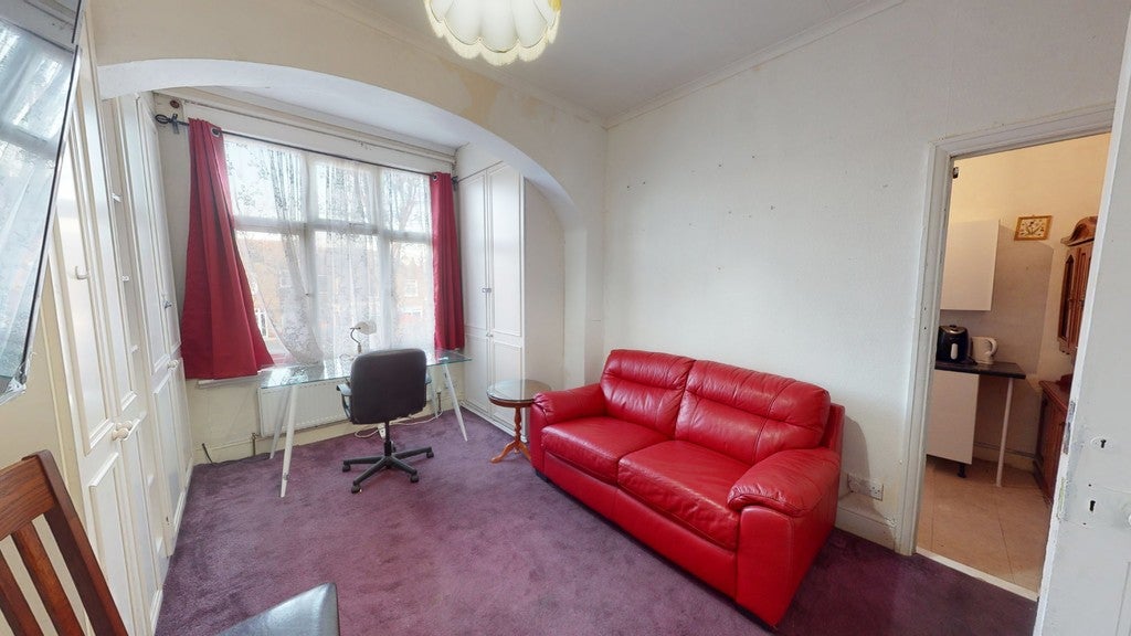 Flat Strathyre Avenue in Greater London