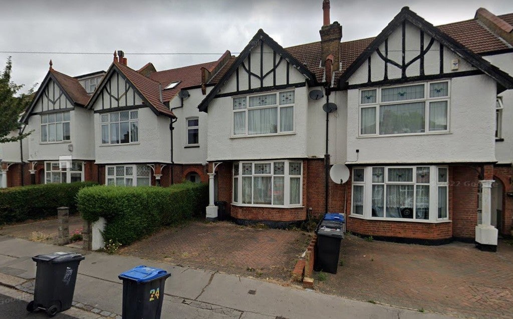 Flat Strathyre Avenue in Greater London