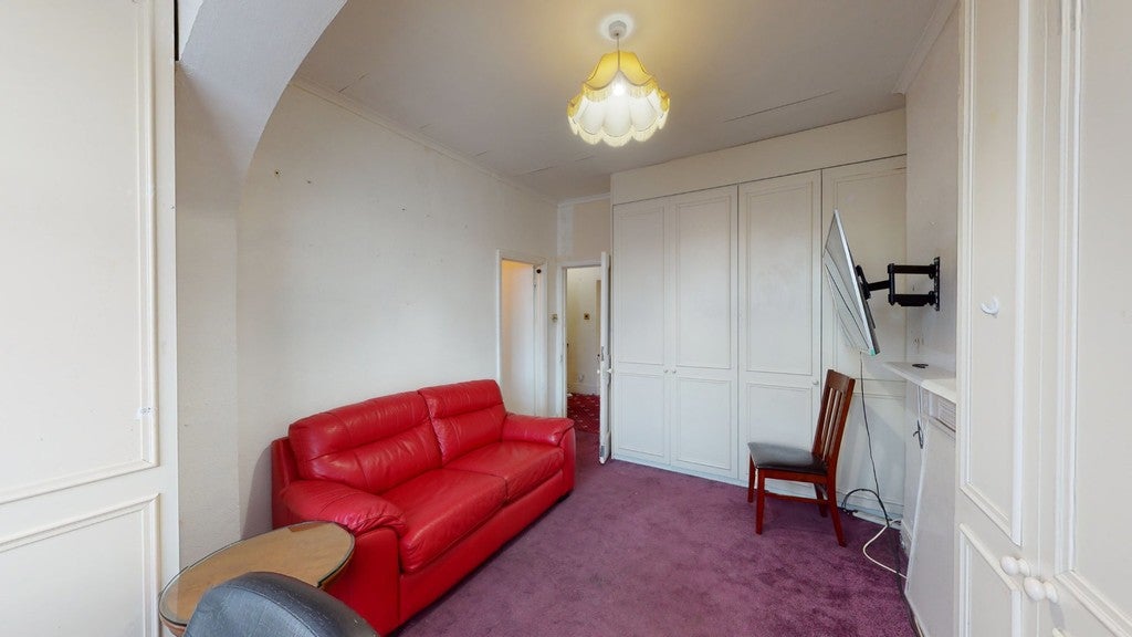 Flat Strathyre Avenue in Greater London