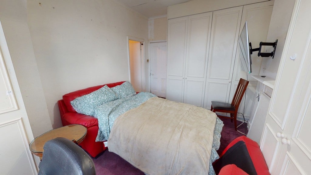 Flat Strathyre Avenue in Greater London