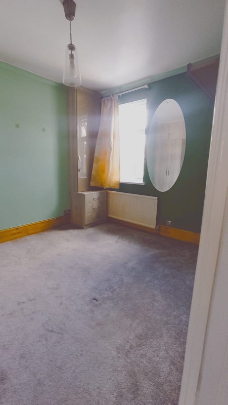 Room Thorngrove Road in Greater London
