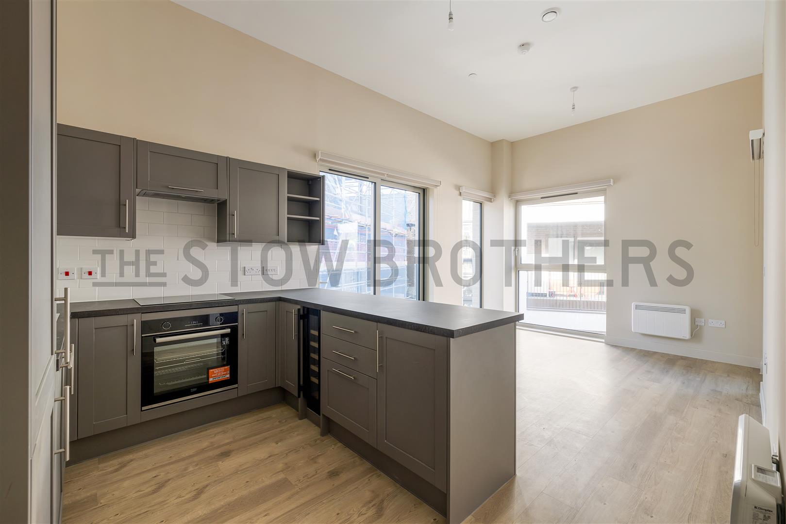 Flat Southfields Road in Greater London