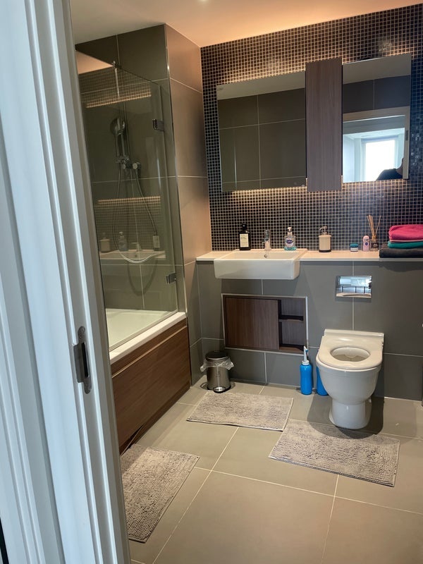 Room Newnton Close in Greater London