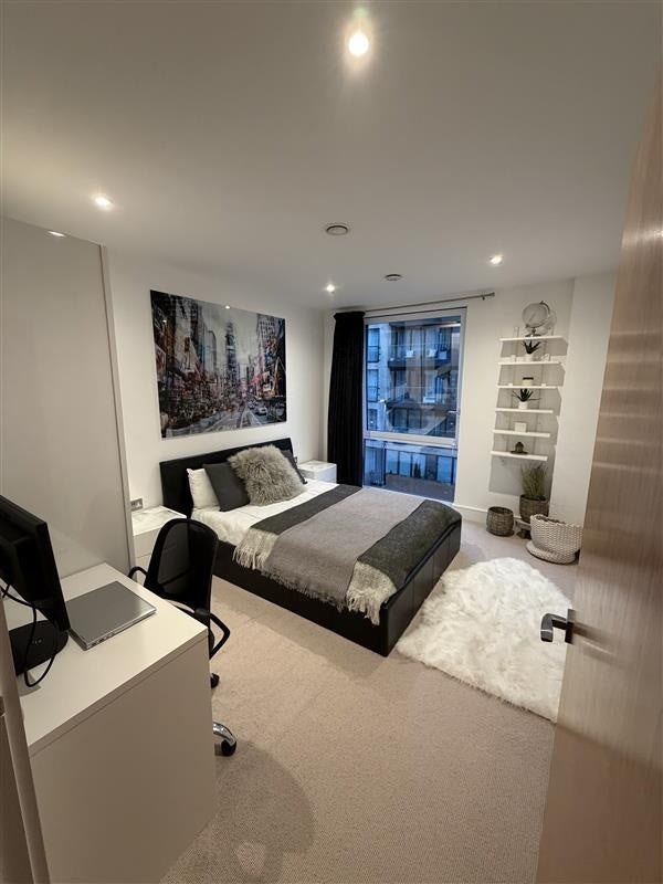 Flat Court Yard in Greater London