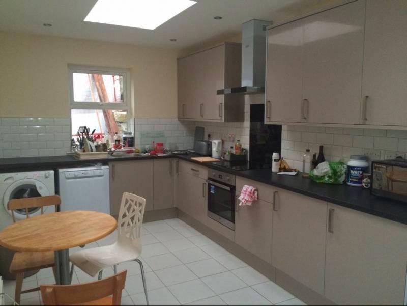 Room High Road Leyton in Greater London