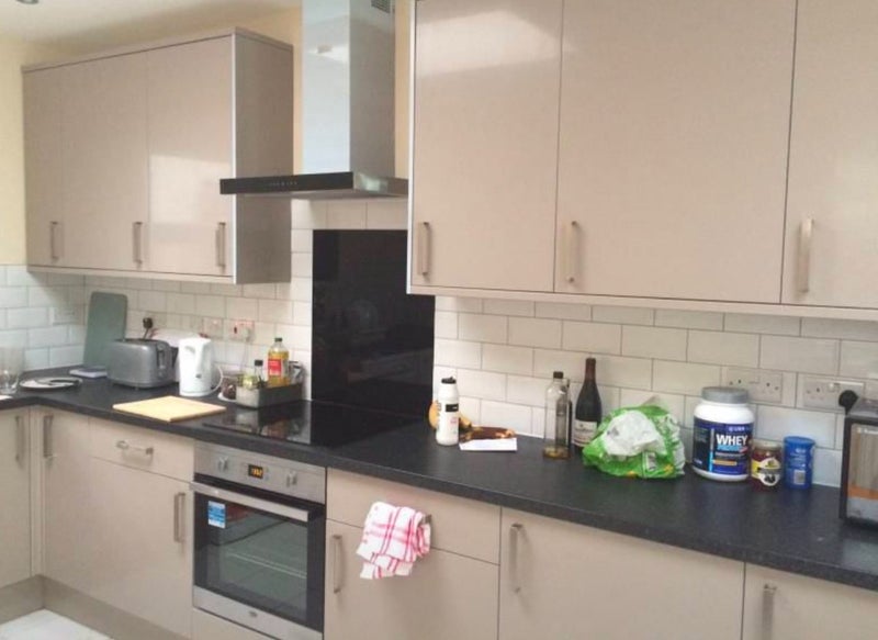 Room High Road Leyton in Greater London