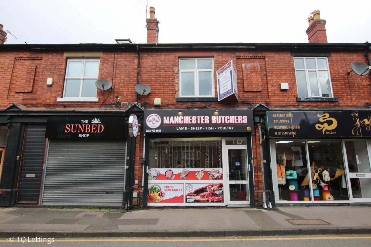Flat Woodfield Road in Trafford