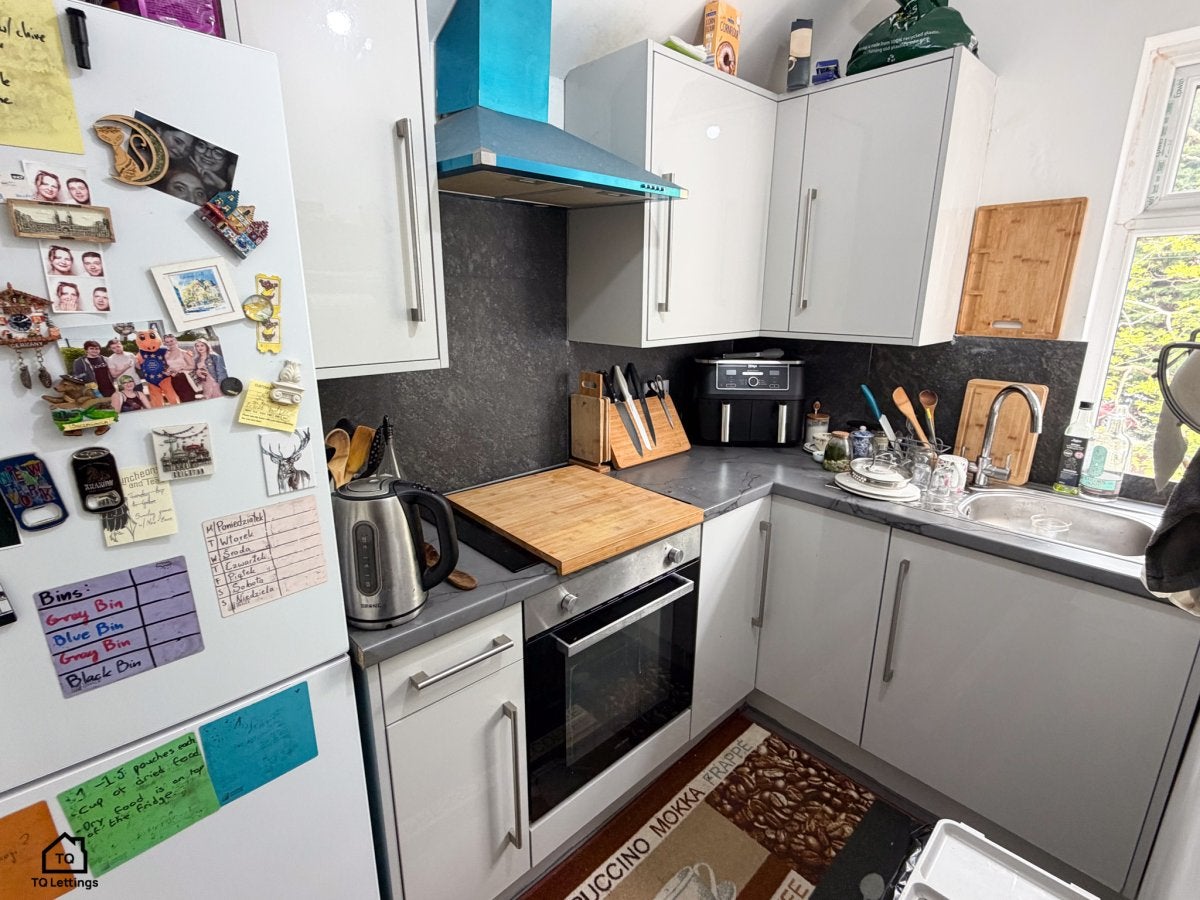 Flat Woodfield Road in Trafford