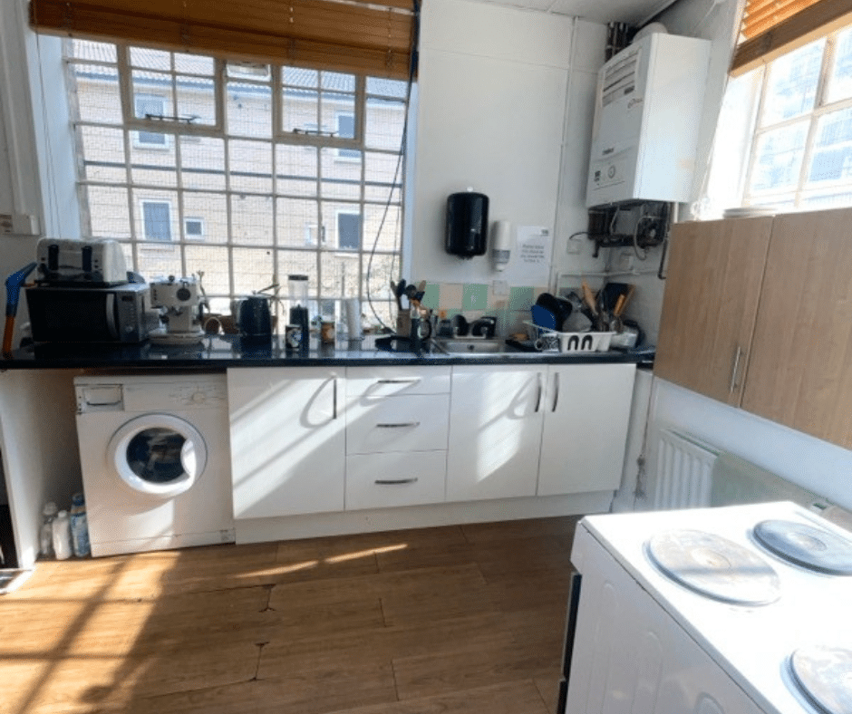 Room Leighton Place in Greater London