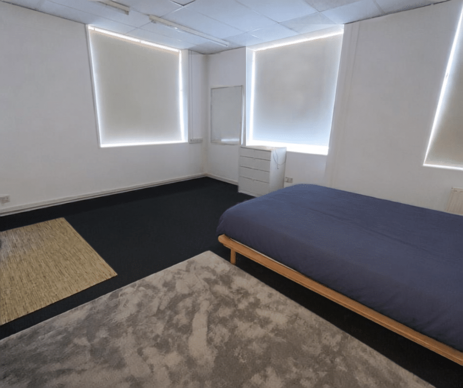 Room Leighton Place in Greater London