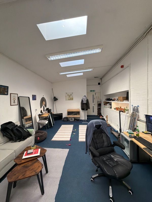 Room Leighton Place in Greater London
