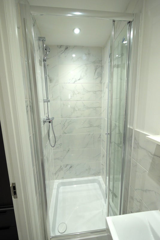 Room Biggerstaff Road in Greater London