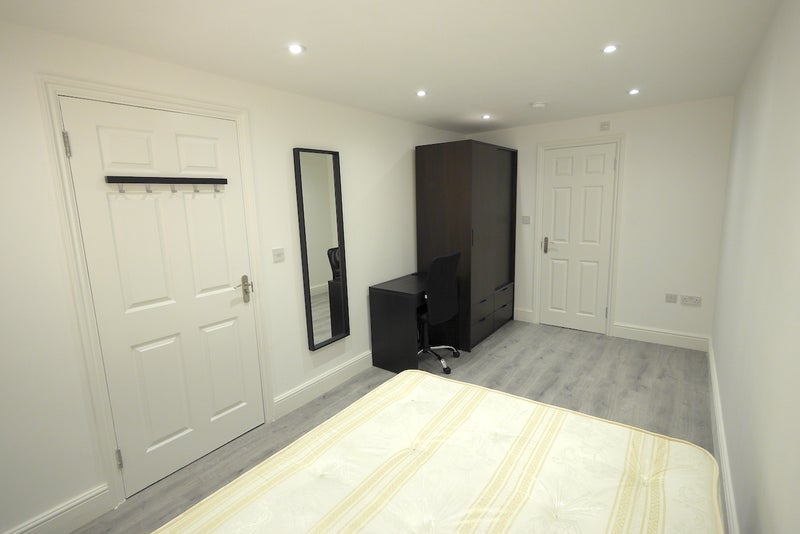 Room Biggerstaff Road in Greater London