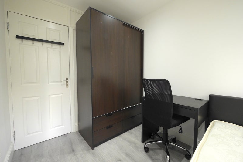 House Biggerstaff Road in Greater London