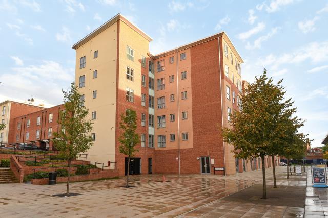Flat Moulsford Mews in Reading