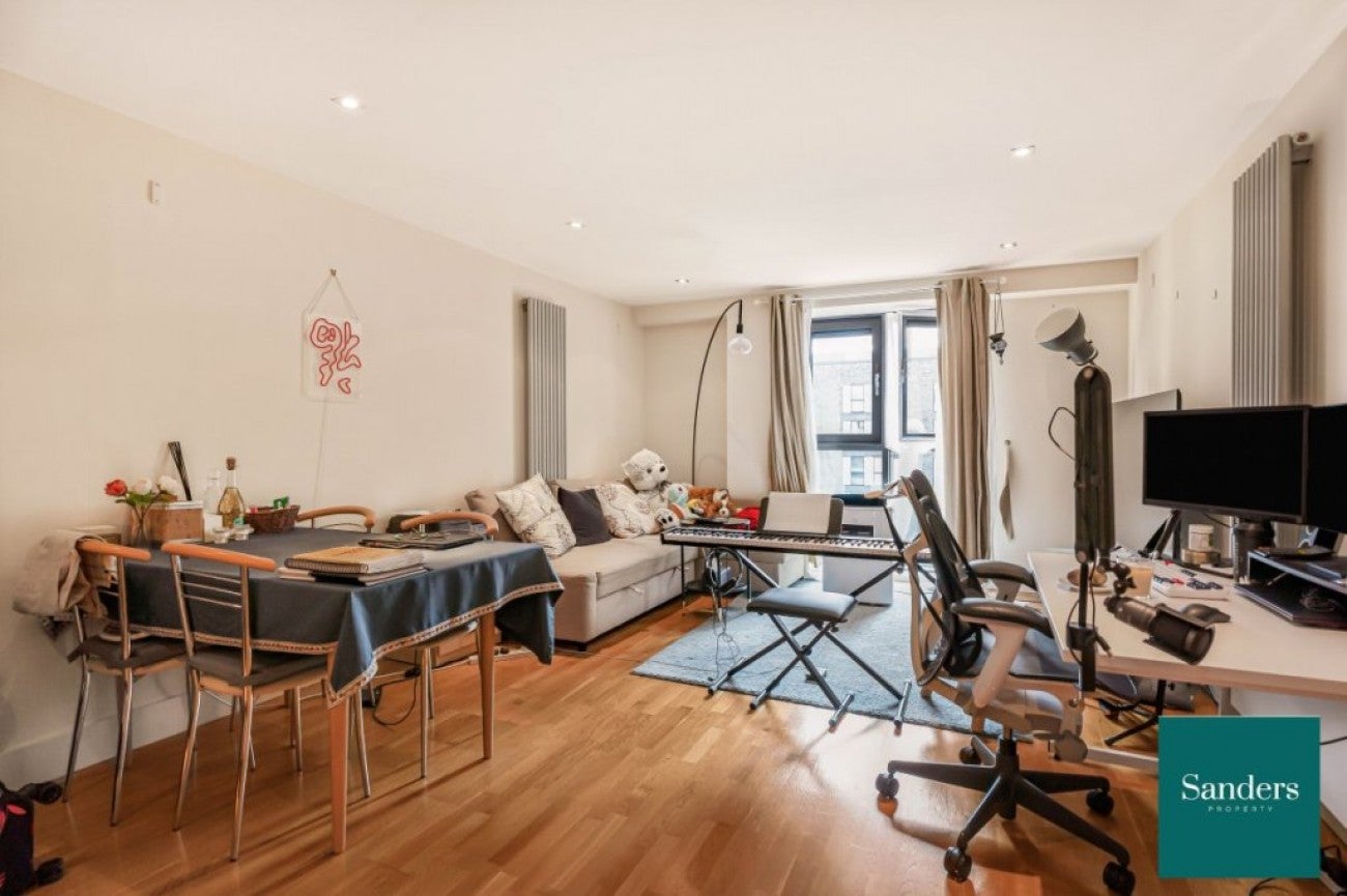 Flat Millharbour in Greater London