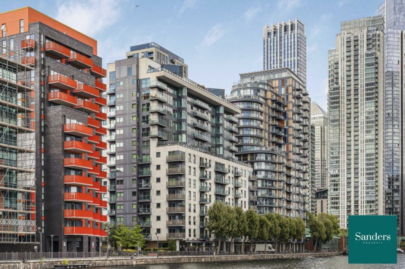 Flat Millharbour in Greater London