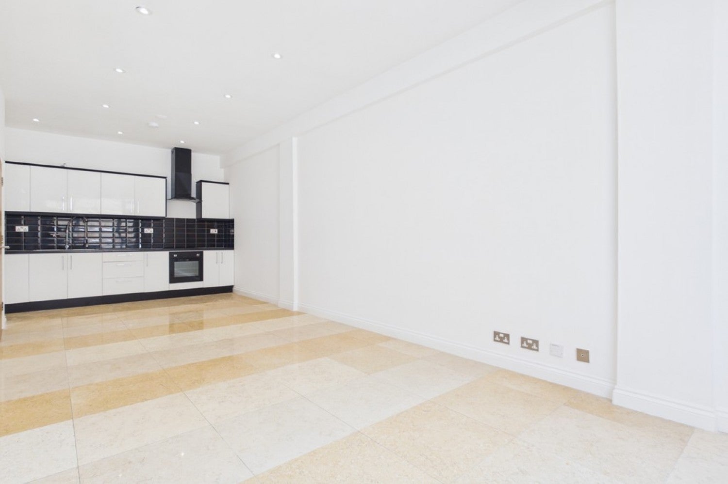 Flat Sandgate Road in Folkestone and Hythe District