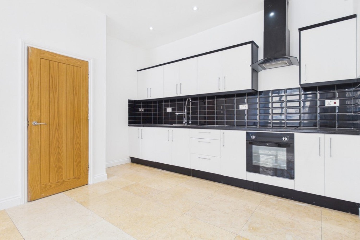 Flat Sandgate Road in Folkestone and Hythe District
