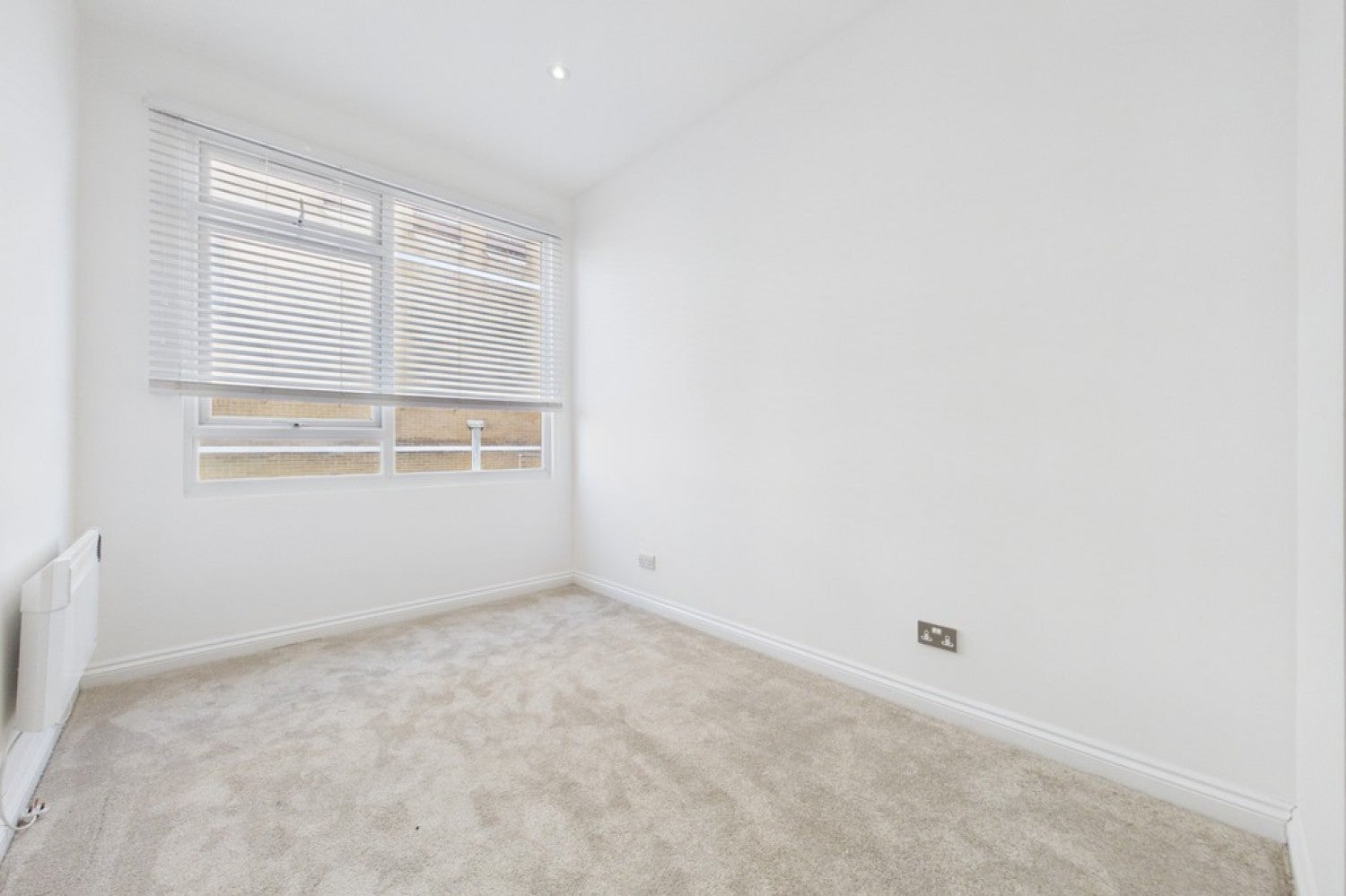 Flat Sandgate Road in Folkestone and Hythe District
