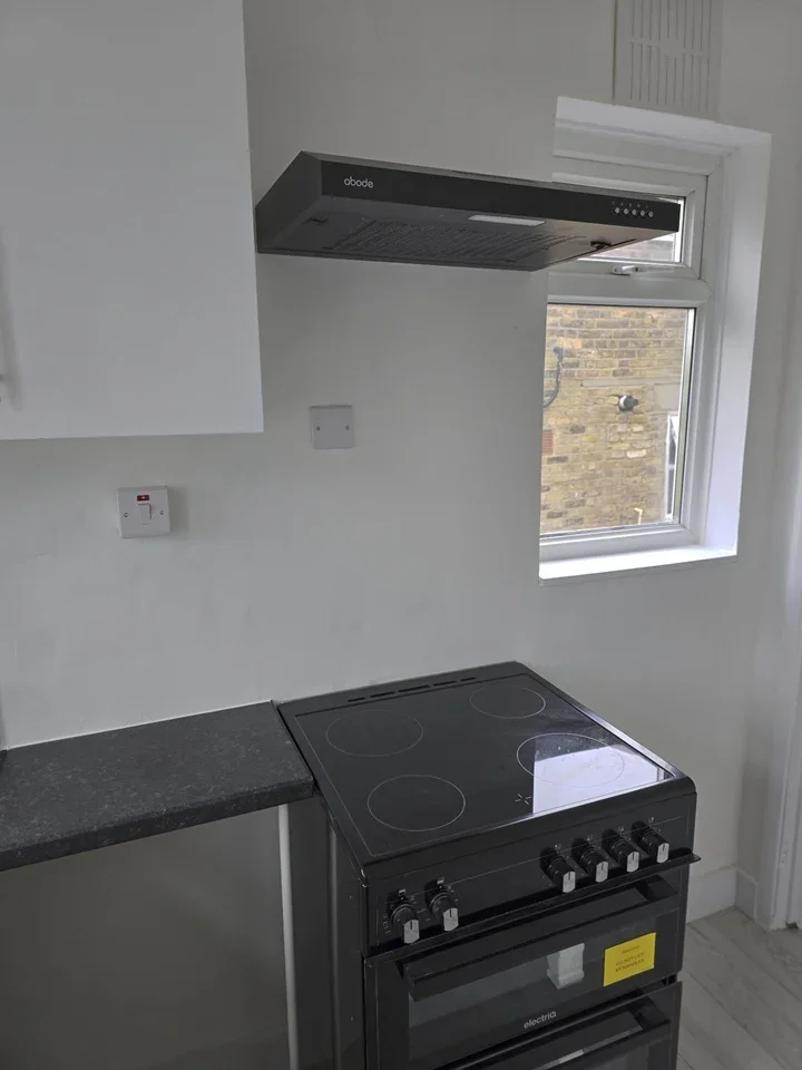 Flat Chestnut Rise in Greater London