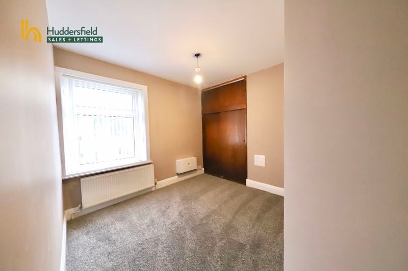 Flat Fartown Green Road in Kirklees