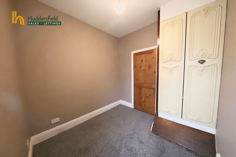 Flat Fartown Green Road in Kirklees