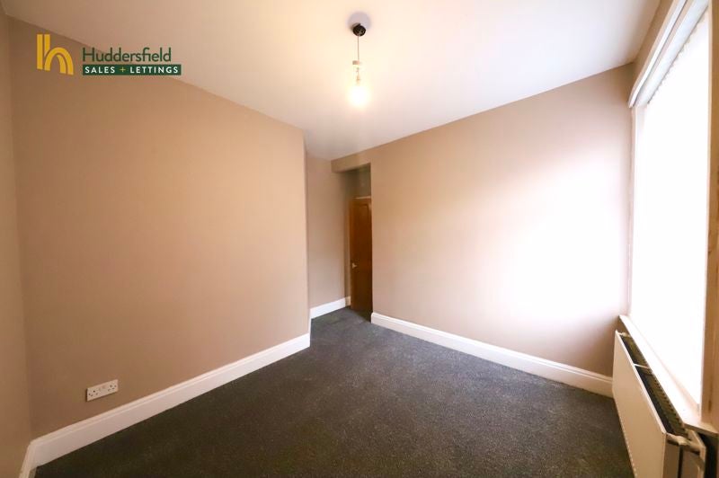 Flat Fartown Green Road in Kirklees