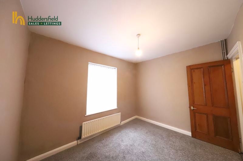 Flat Fartown Green Road in Kirklees